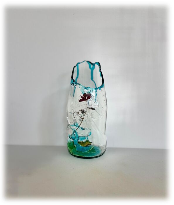 https://www.ayachowerspaintings.com/Assets/Images/28/28/Big/187_GlassRedFlower.jpg
